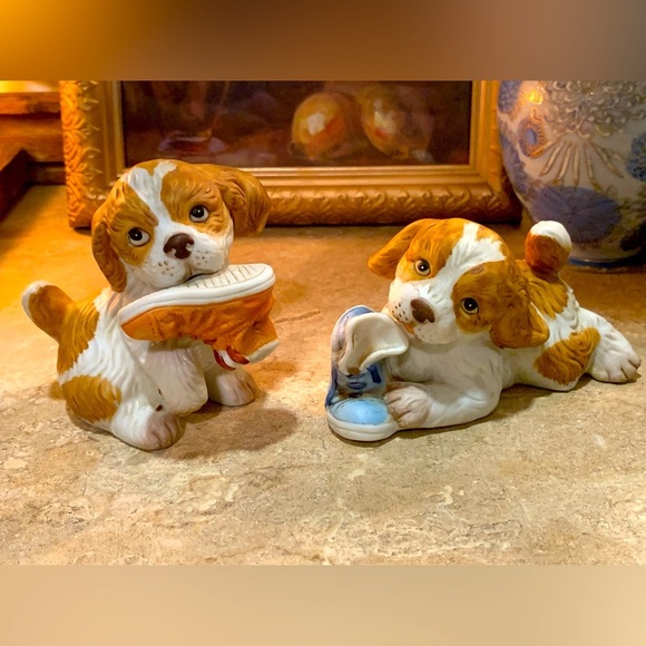 Homco Brown/White Puppies with Shoes Figurines - Set of 2 - Picture 1 of 8